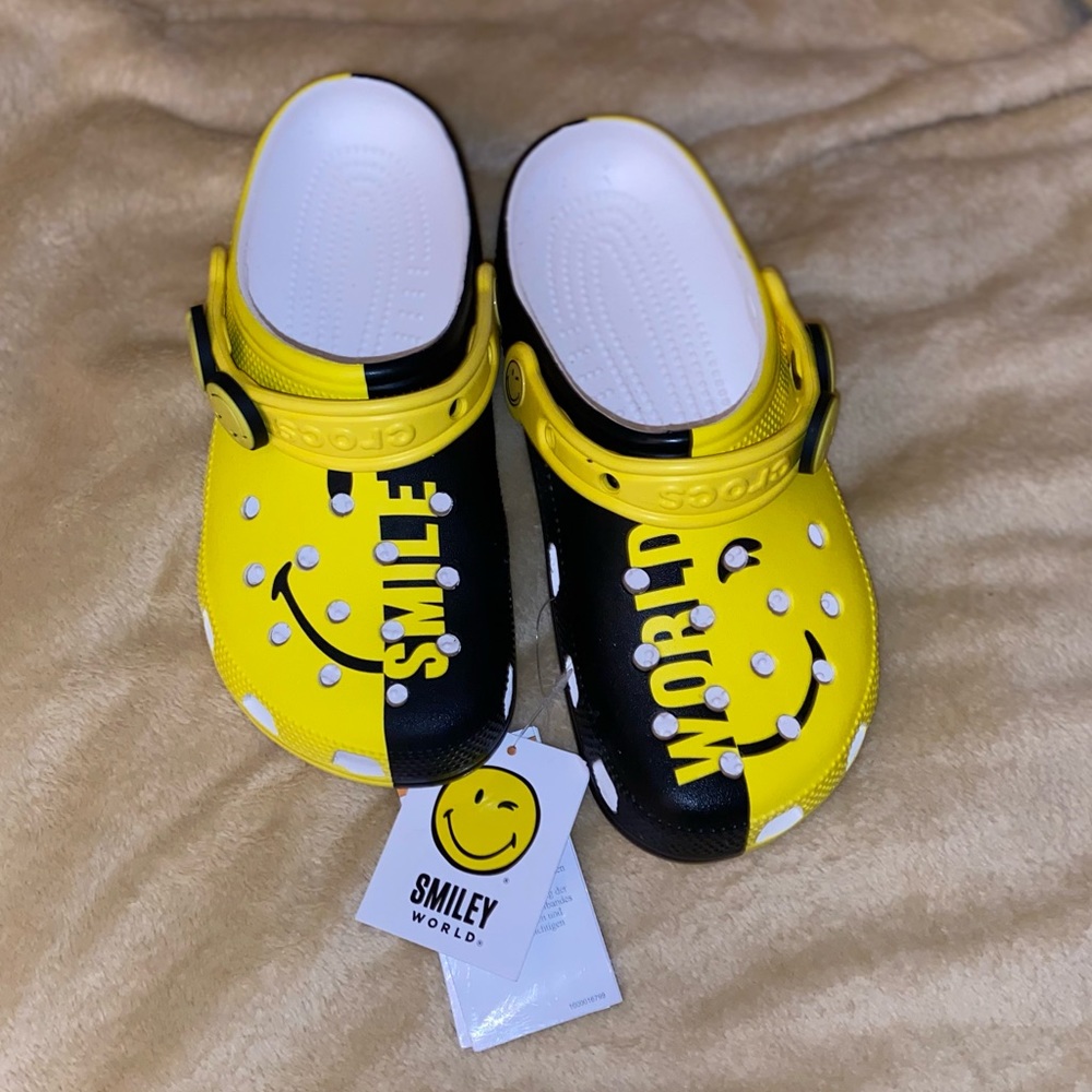 Crocs X Smiley World crocs